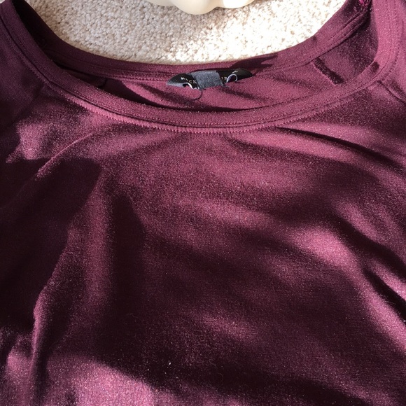 Rock & Republic Cold Shoulder Top - Picture 6 of 8